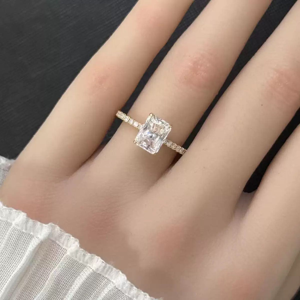Luxury & Unique Moissanite Ring, 5ct Radiant Cut. HR051