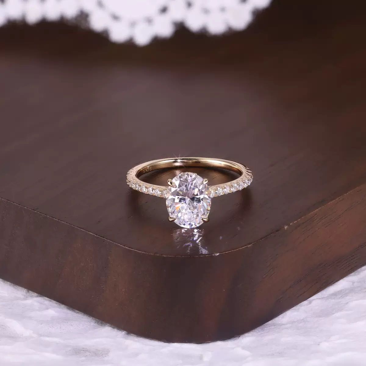 Luxury & Unique Moissanite Ring, 5ct Oval Cut. HR049