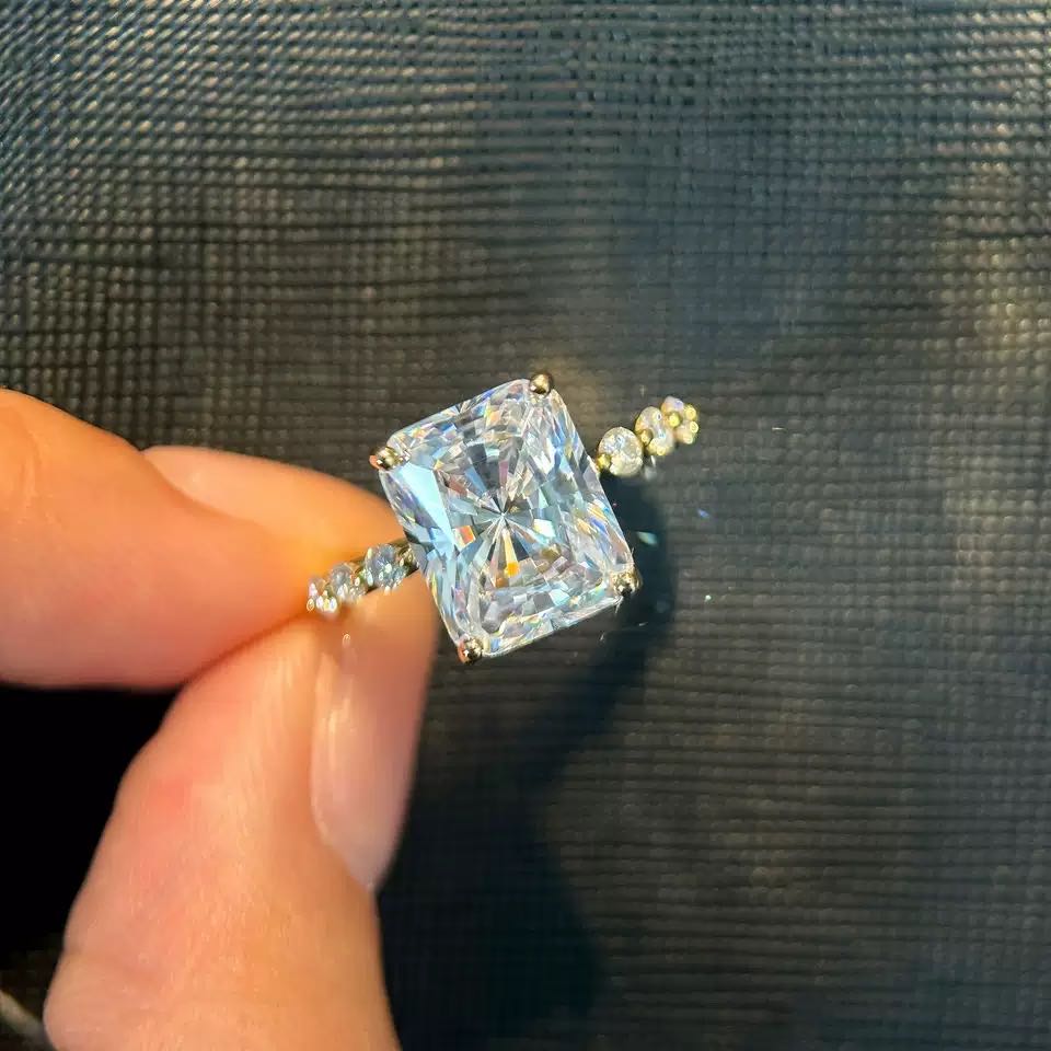 Luxury & Unique Moissanite Ring, 5ct Radiant Cut. HR048