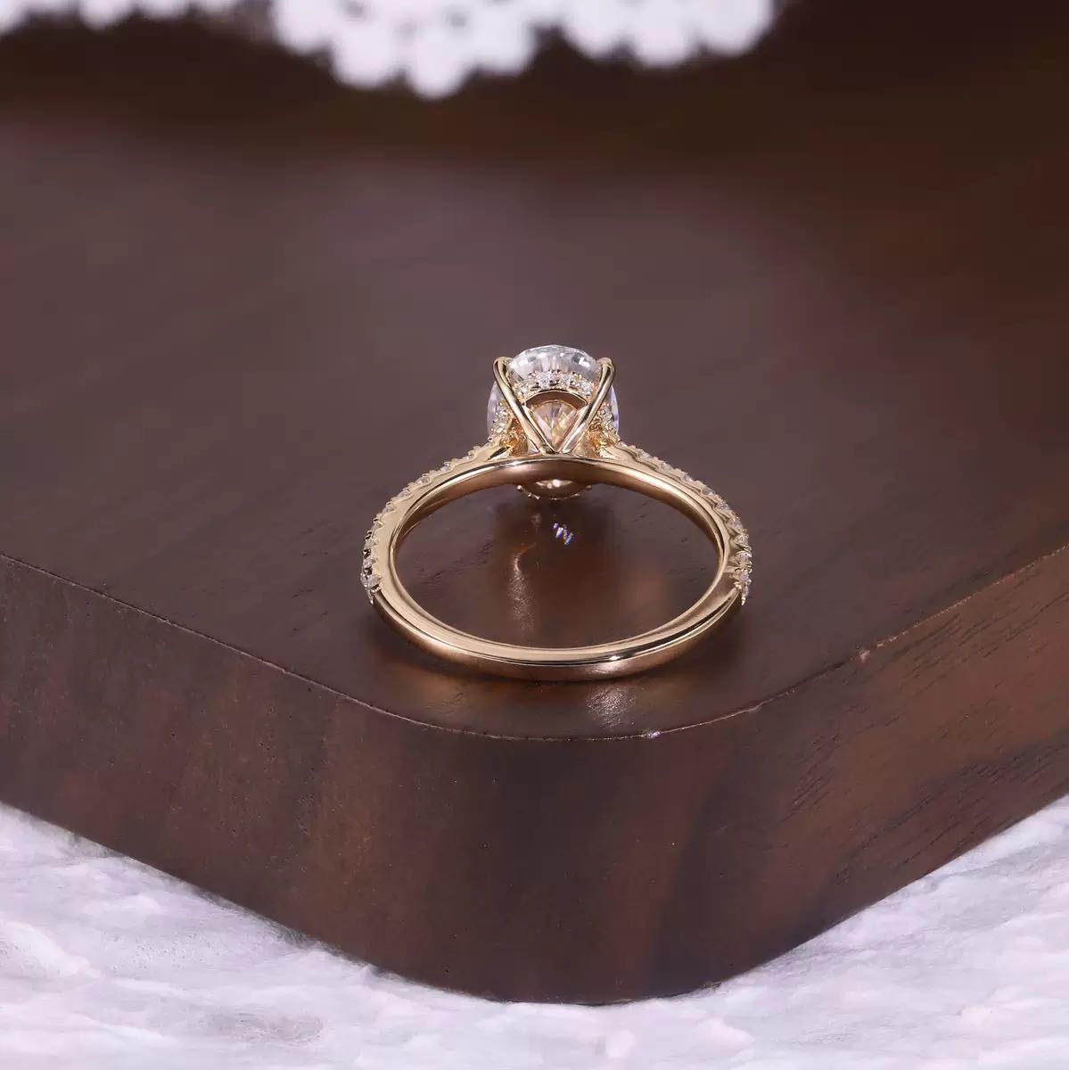 Luxury & Unique Moissanite Ring, 5ct Oval Cut. HR049
