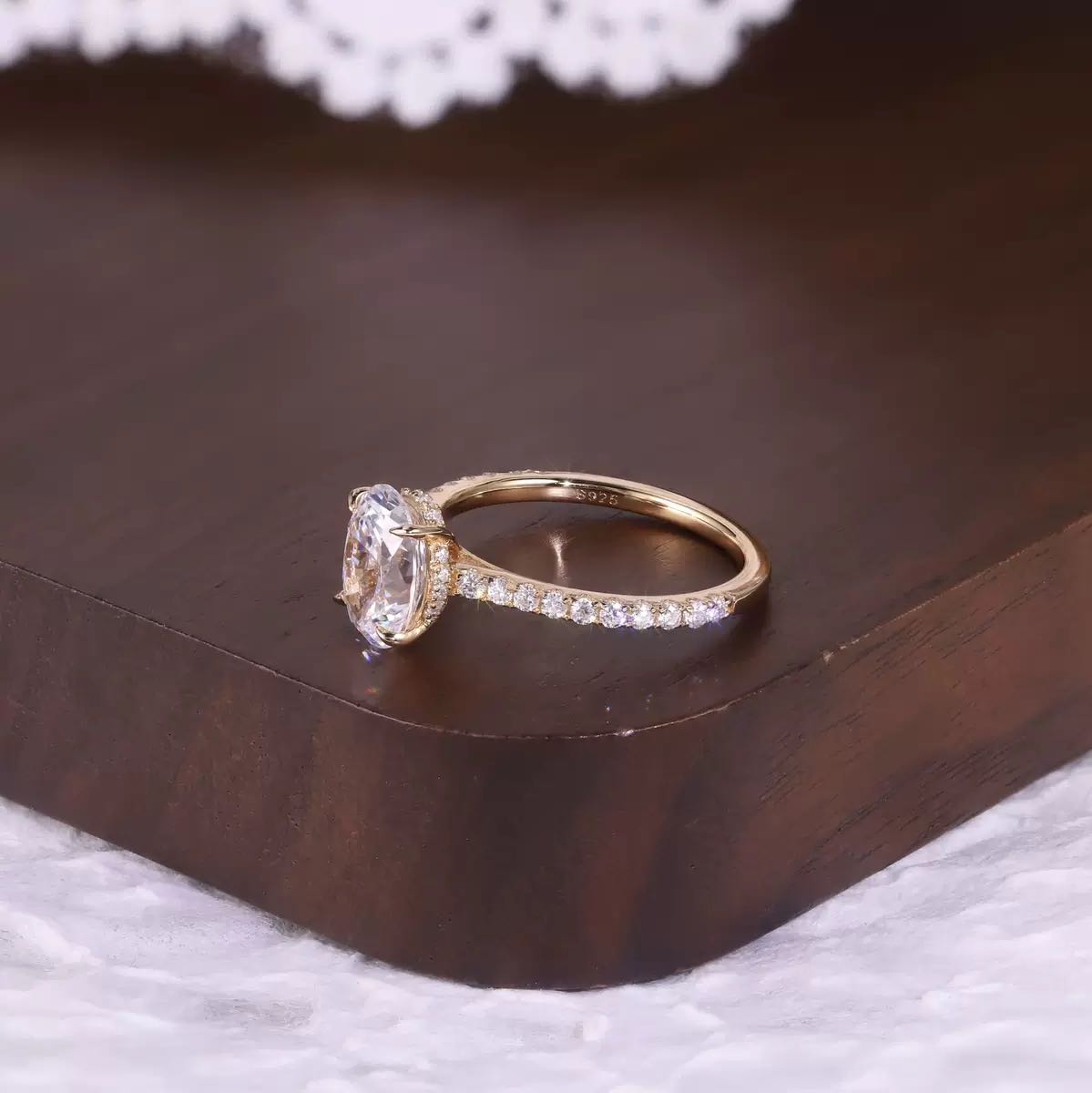 Luxury & Unique Moissanite Ring, 5ct Oval Cut. HR049