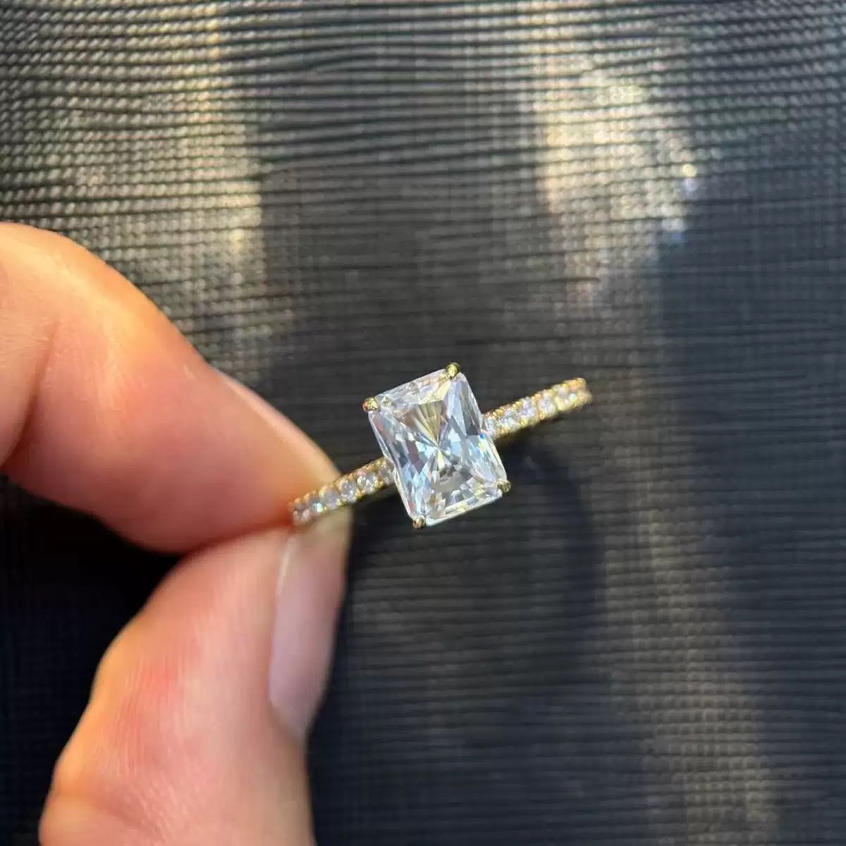 Luxury & Unique Moissanite Ring, 5ct Radiant Cut. HR051